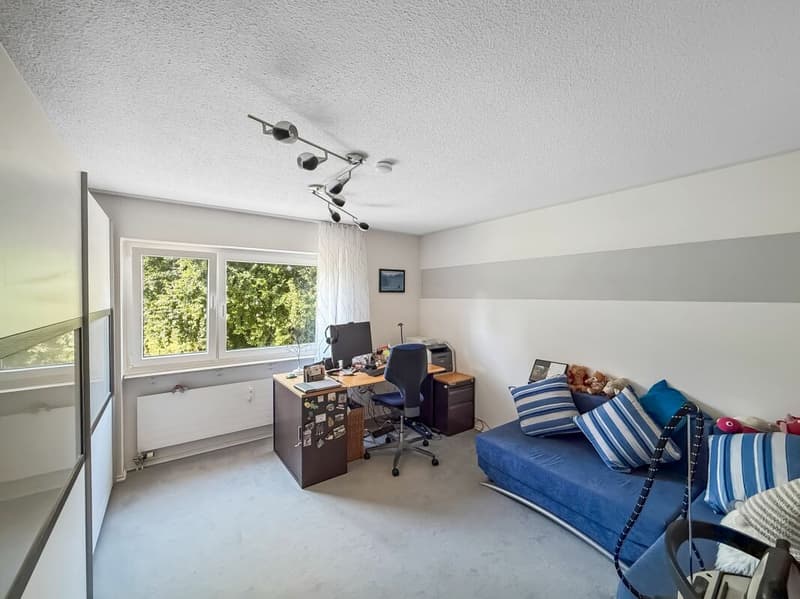 Geräumiges Zimmer mit Sicht ins Grüne auf der Nordseite