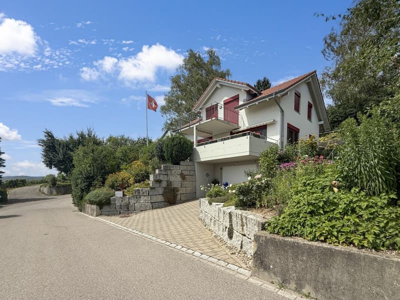Gepflegt von aussen und innen: Das freistehende Einfamilienhaus an Aussichtslage