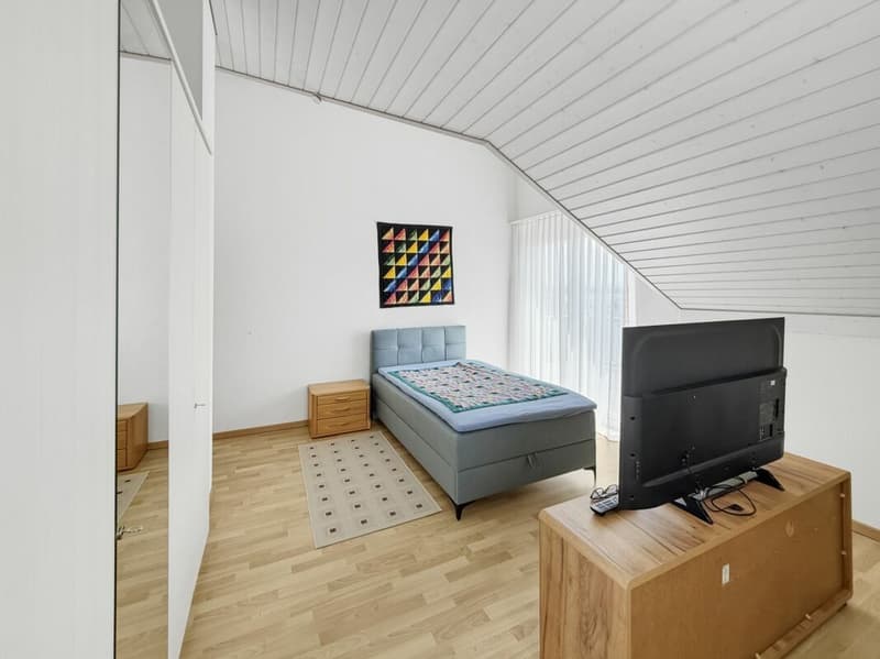 Zimmer im Obergeschoss mit Balkon und Fernsicht