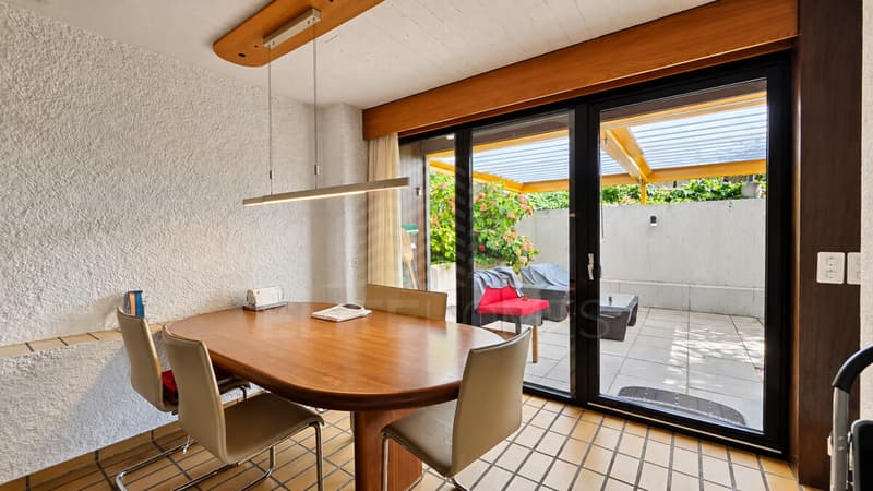 Esszimmer mit Terrassenausblick