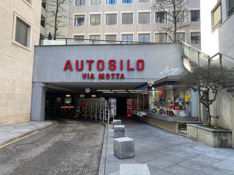 Locazione edicola Autosilo Motta (1)
