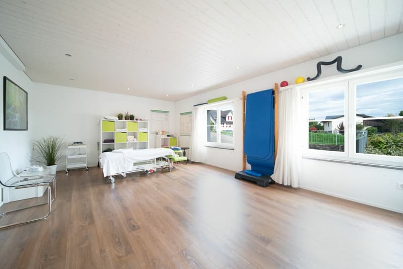100m² Gewerbe, Praxis oder Büro (8)