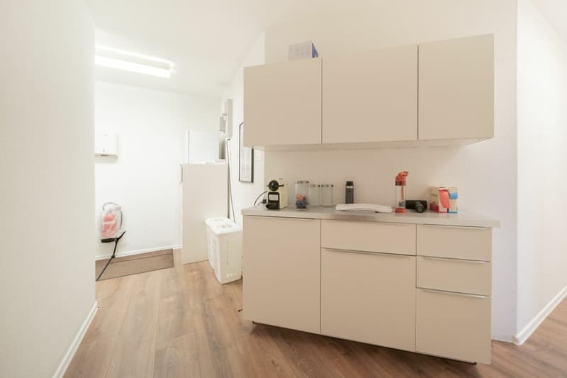 100m² Gewerbe, Praxis oder Büro (9)