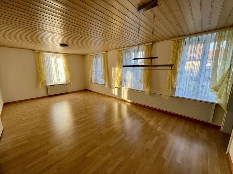 Charmante 3.5-Zimmer-Wohnung mit viel Tageslicht und Wohnkomfort (3)