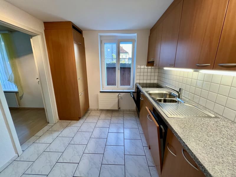 Charmante 3.5-Zimmer-Wohnung mit viel Tageslicht und Wohnkomfort (4)