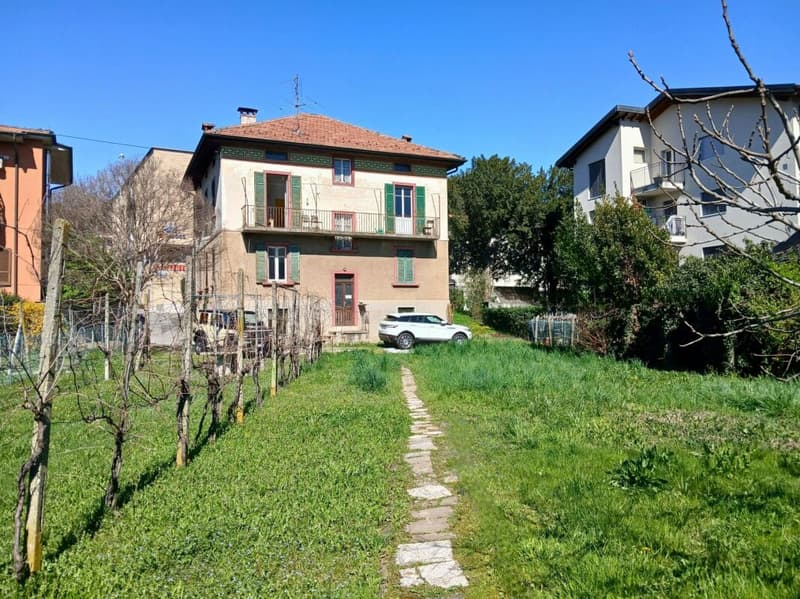 Villa d'epoca da rivalutare, con terreno edificabile per ulteriori sviluppi (4)