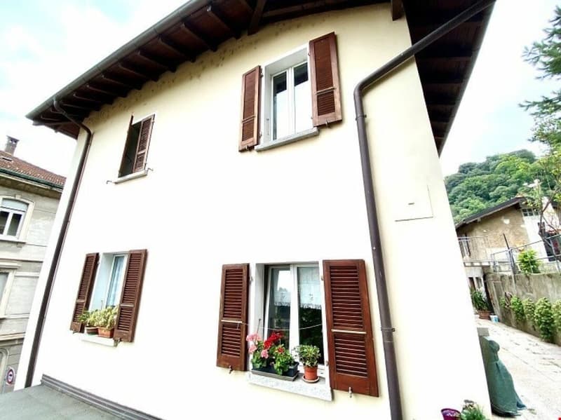 Rinnovata casa indipendente in zona verdeggiante e tranquilla (2)