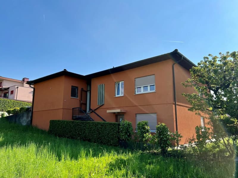 Casa uni/bifamiliare con giardino e garage (2)