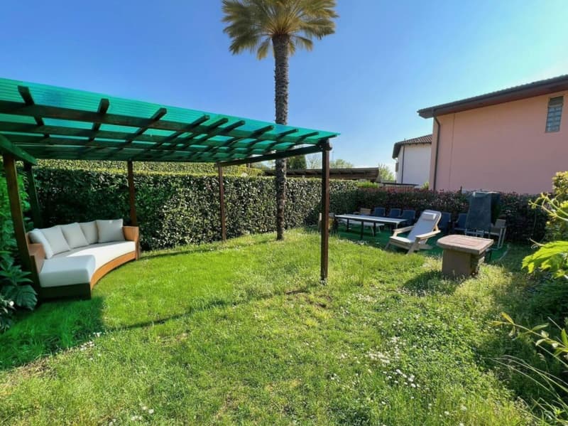 Casa uni/bifamiliare con giardino e garage (13)