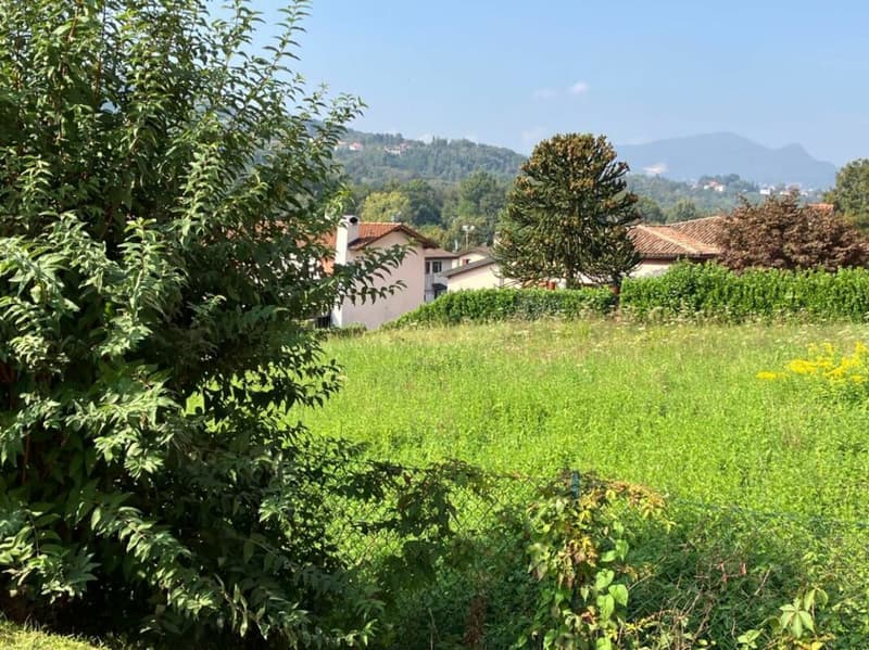 Terreno edificabile di 750 mq in posizione soleggiata e con vista aperta (3)
