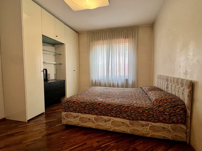 Grande ed elegante villa con terreno edificabile (9)