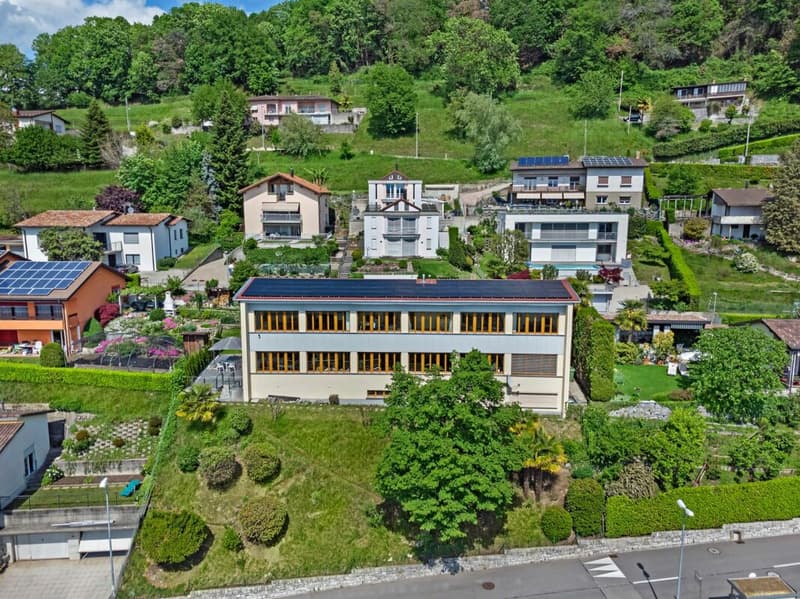 Ampia proprietà misto residenziale-commerciale con vista (5)