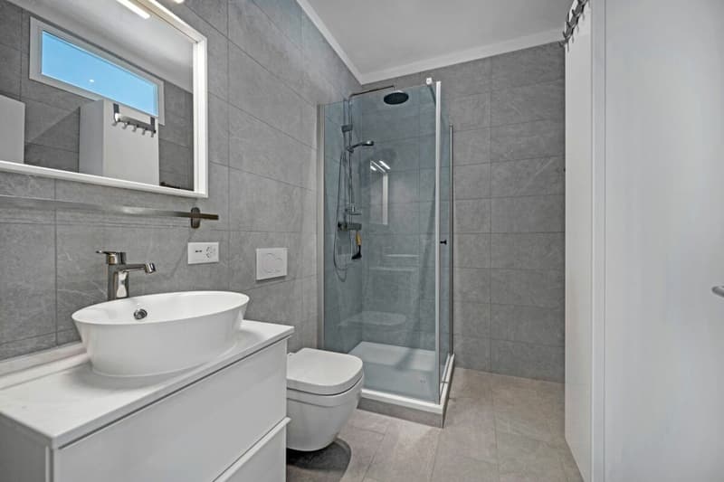 Ampia proprietà misto residenziale-commerciale con vista (13)