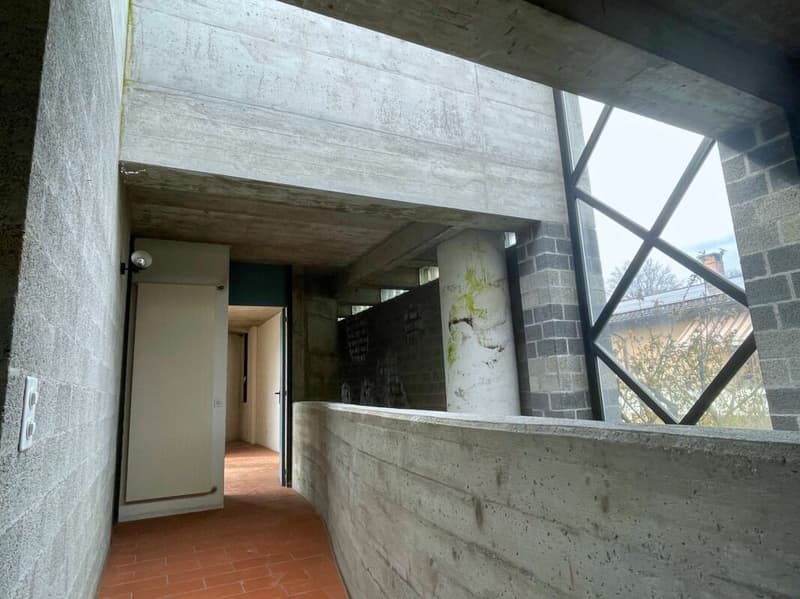 Casa unifamiliare su tre livelli con terrazza panoramica e giardino (7)