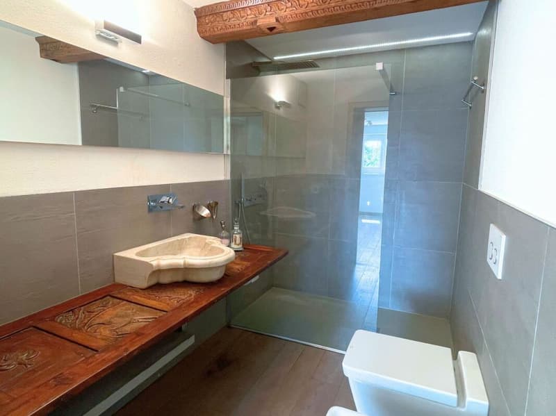 Casa unifamiliare ristrutturata con giardino e vista panoramica (15)