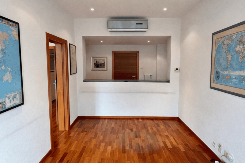 Vendesi elegante appartamento in centro Chiasso adibito a uffici (5)