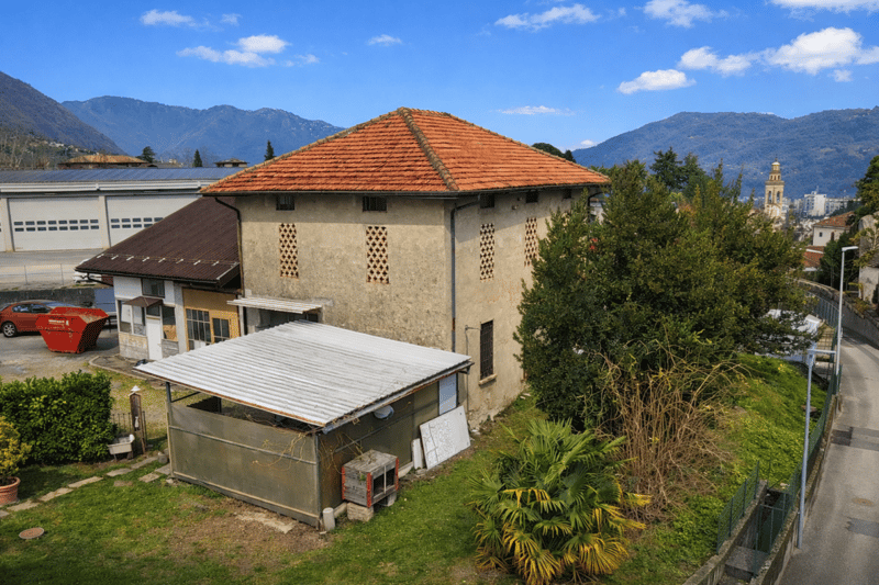 Casa unifamiliare con rustico, ampio giardino e piazzale privato (5)