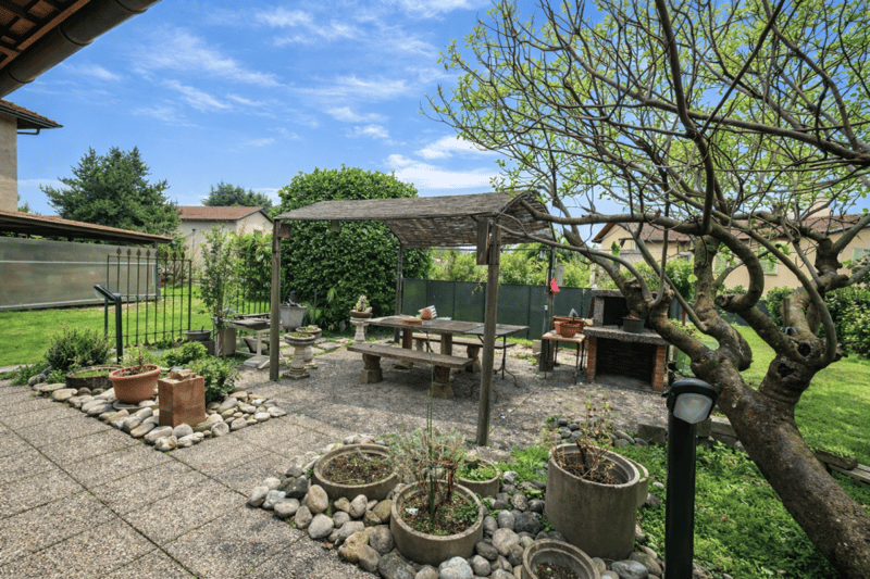 Casa unifamiliare con rustico, ampio giardino e piazzale privato (24)