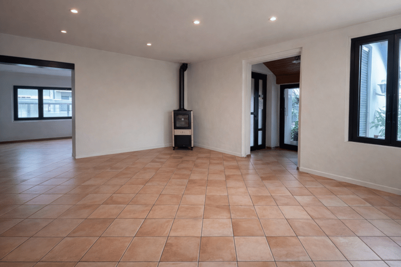 Casa unifamiliare con rustico, ampio giardino e piazzale privato (9)