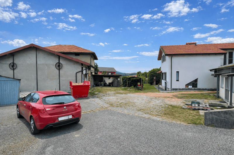Casa unifamiliare con rustico, ampio giardino e piazzale privato (2)