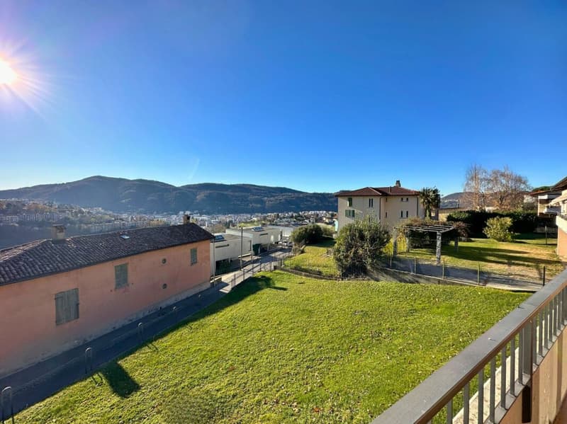 Casa unifamiliare con giardino e vista aperta (4)