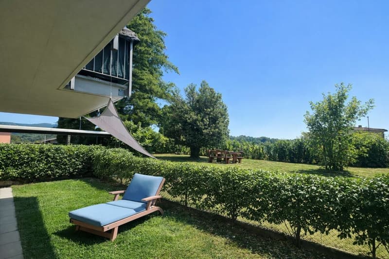 Appartamento moderno con giardino (2)