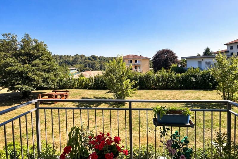 Appartamento moderno con balcone (4)
