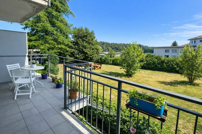 Appartamento moderno con balcone (3)