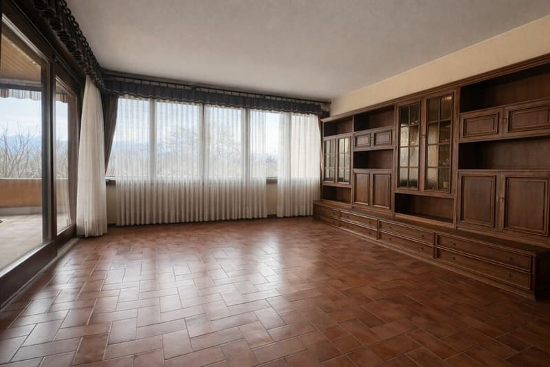 Meravigliosa villa con ampio giardino in Villa Foresta (4)
