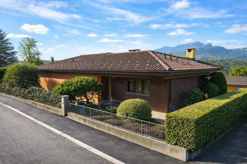 Meravigliosa villa con ampio giardino in Villa Foresta (17)
