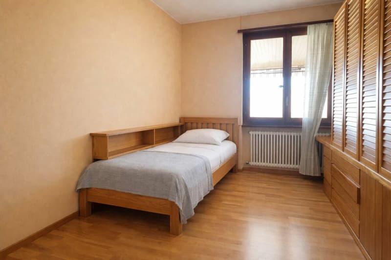 Meravigliosa villa con ampio giardino in Villa Foresta (9)