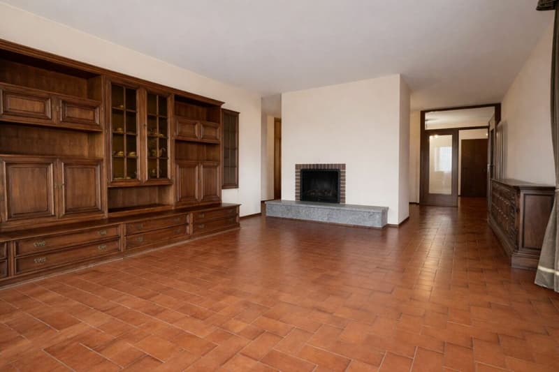 Meravigliosa villa con ampio giardino in Villa Foresta (5)