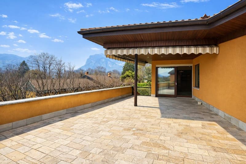 Meravigliosa villa con ampio giardino in Villa Foresta (3)
