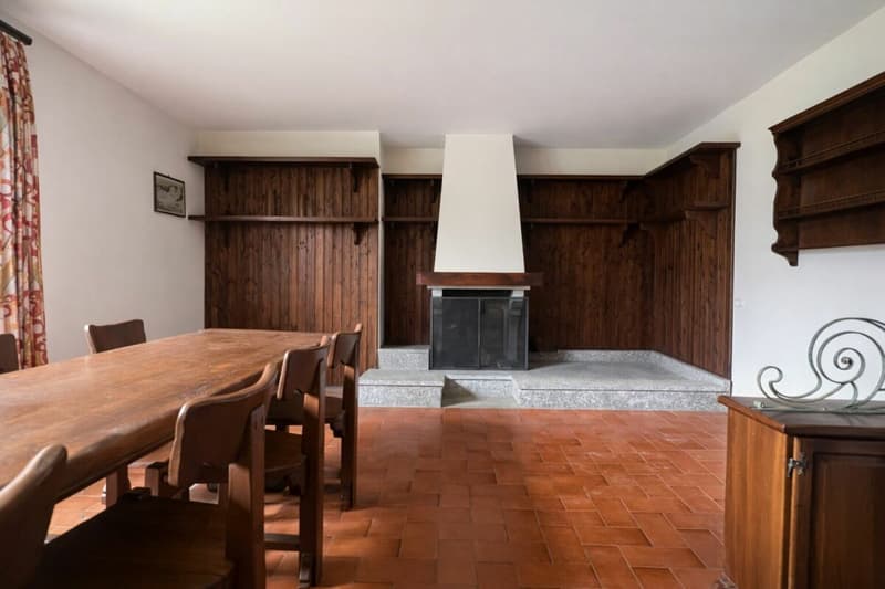 Meravigliosa villa con ampio giardino in Villa Foresta (13)
