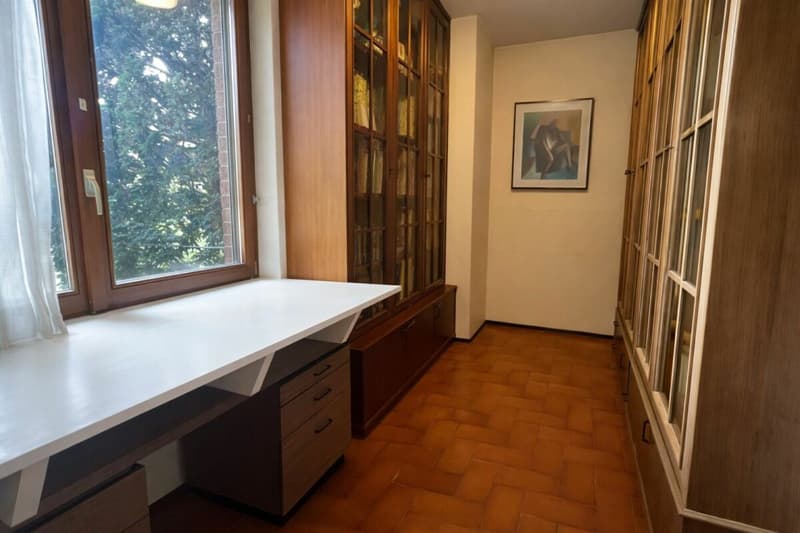 Meravigliosa villa con ampio giardino in Villa Foresta (14)