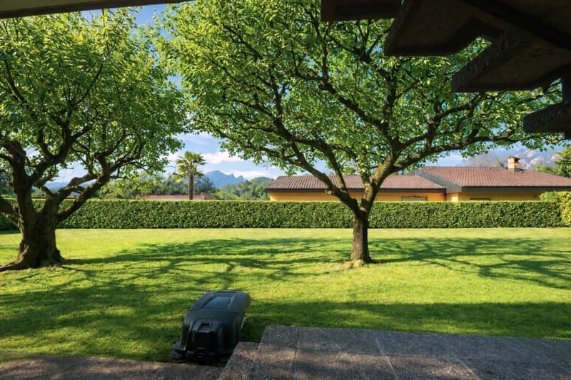 Meravigliosa villa con ampio giardino in Villa Foresta (2)