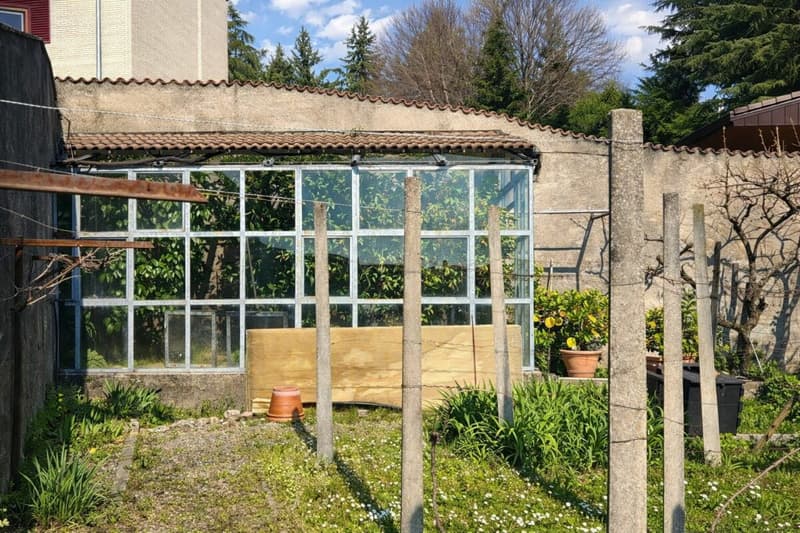 Elegante villa d'epoca con giardino e terrazze nel cuore di Balerna (13)