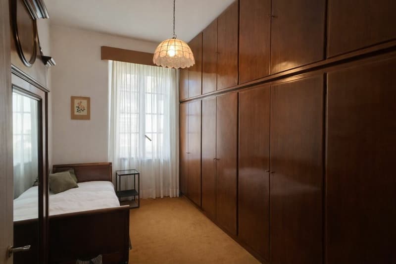 Elegante villa d'epoca con giardino e terrazze nel cuore di Balerna (32)
