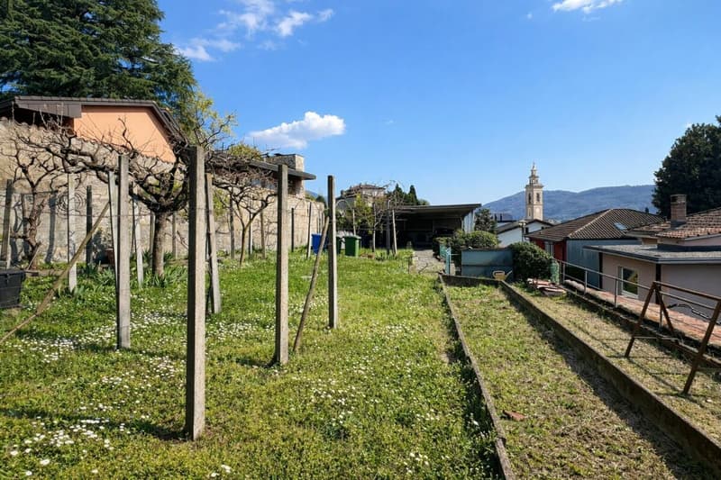 Elegante villa d'epoca con giardino e terrazze nel cuore di Balerna (11)