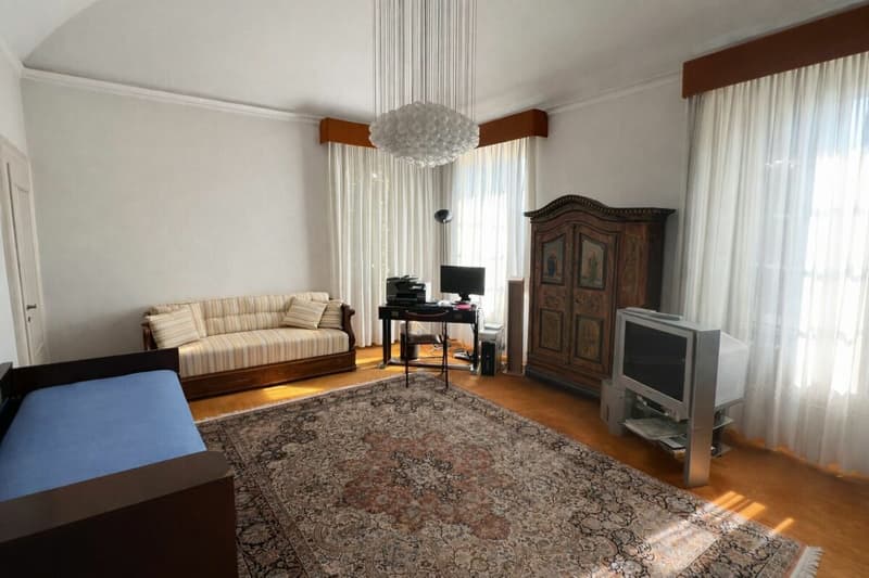 Elegante villa d'epoca con giardino e terrazze nel cuore di Balerna (28)