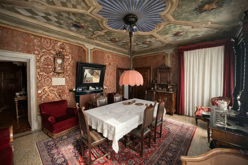 Elegante villa d'epoca con giardino e terrazze nel cuore di Balerna (25)