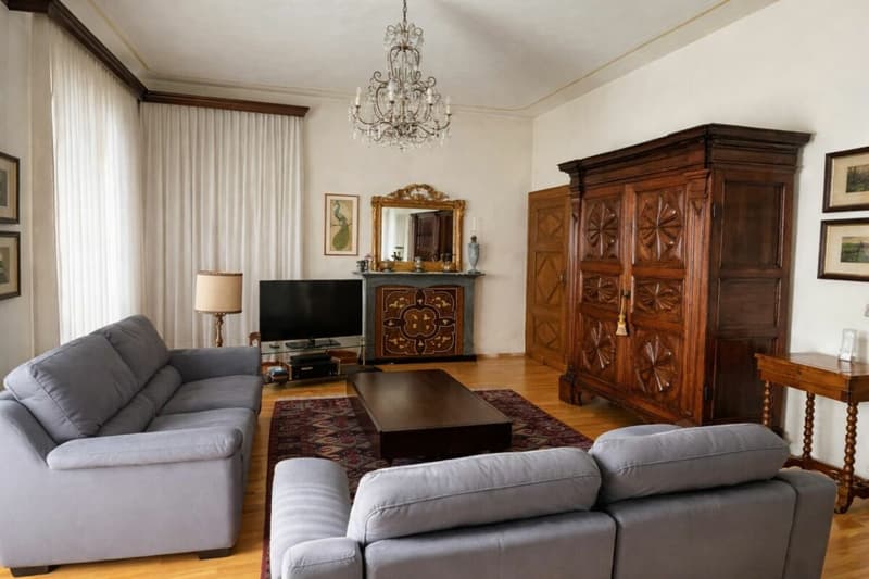 Elegante villa d'epoca con giardino e terrazze nel cuore di Balerna (27)