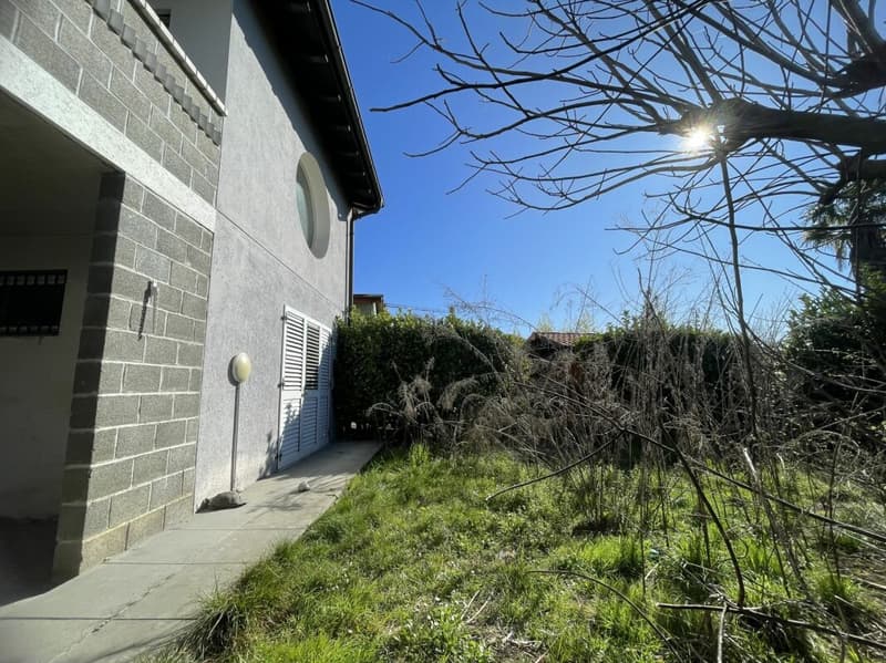 Interessante casa unifamiliare con appartamento indipendente e giardino (3)