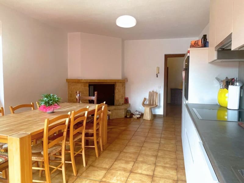 Graziosa casa unifamiliare in zona tranquilla (5)