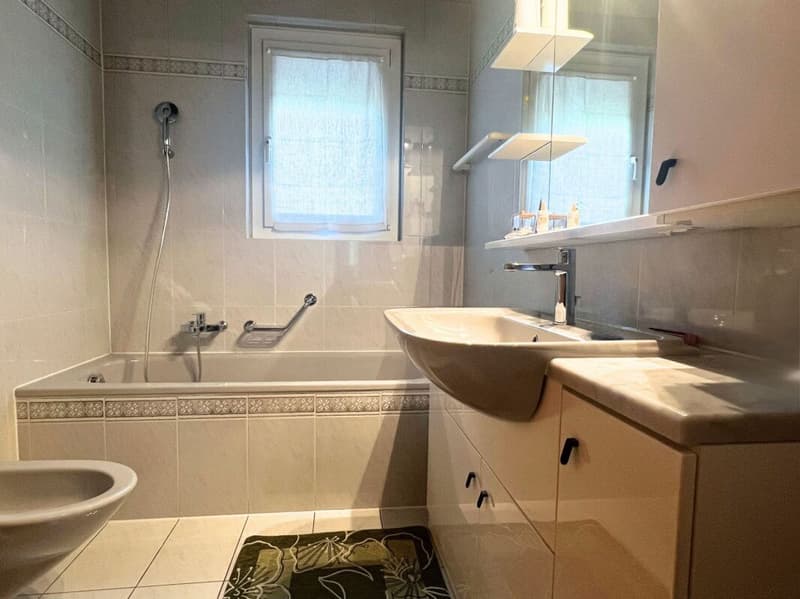 Meravigliosa casa unifamiliare con giardino, vista e posizione soleggiata (14)