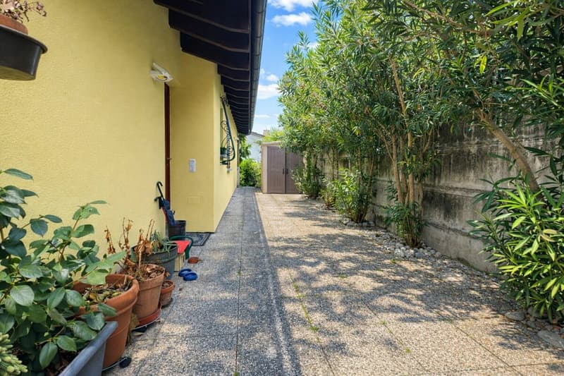 Meravigliosa casa unifamiliare con giardino, vista e posizione soleggiata (20)
