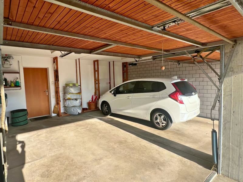 Meravigliosa casa unifamiliare con giardino, vista e posizione soleggiata (16)