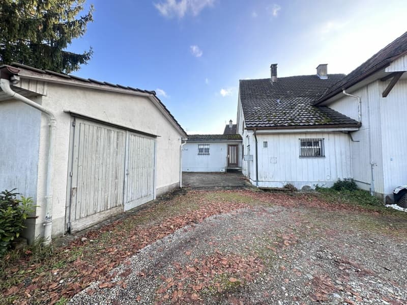 Single-family house with development potential (2)