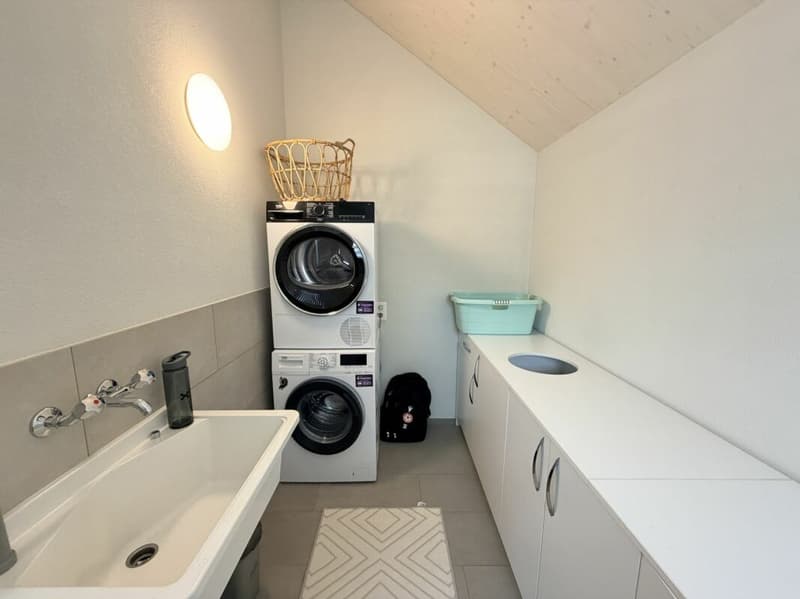 Wohnen am Waldrand - exklusives 5.5-Zimmer-Reihenhaus (14)