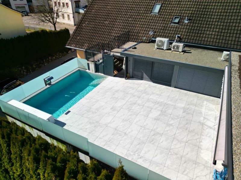 Grosszügig wohnen, flexibel nutzen - mit Pool und Gewerbefläche (7)